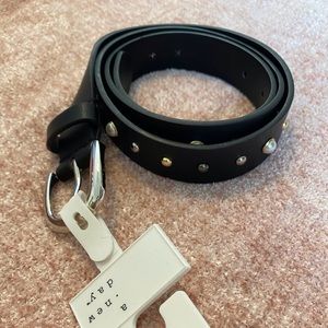 Size L | NWT Target Pearl Stud Belt